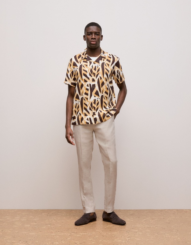 Trenery - Graphic Leaf Linen Short Sleeve Shirt in Bitter Chocolate
