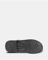 Ascent - Adela - B Width (Youth)