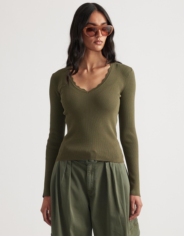 Decjuba - Kai V Neck Long Sleeve Top