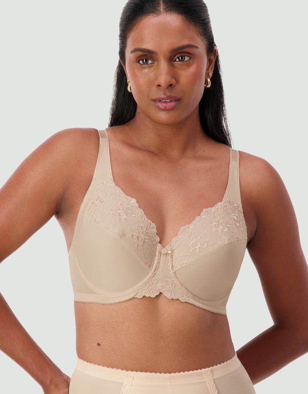 Triumph - Embroidered Minimiser Bra