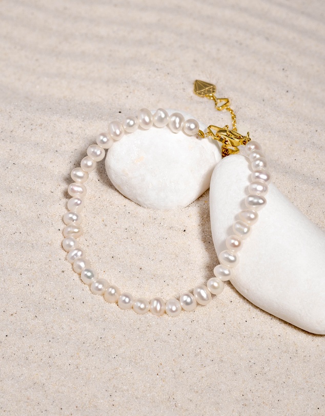 Wanderlust + Co - Beaded Pearl Gold Bracelet
