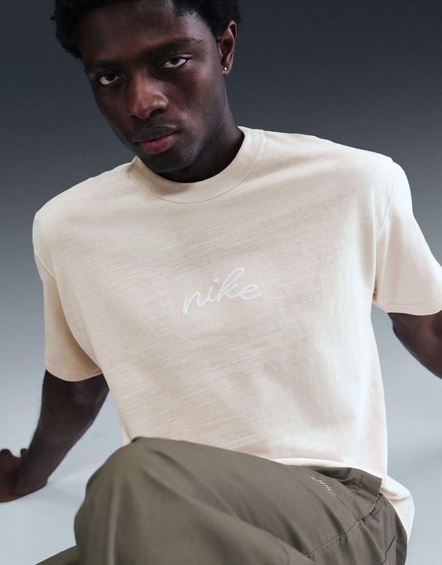 Nike - Sportswear Premium Essentials T-Shirt