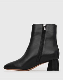 Betts - Ashbury Round Toe Ankle Boots