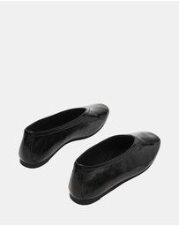 Steve Madden - Leni Black Leather Flats