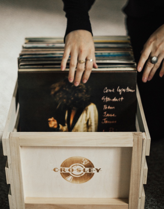 Crosley - Crosley Voyager Bluetooth Portable Turntable + Bundled Record Storage Crate - Navy