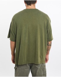 Vintage by The Real Deal - Pre Loved - Vintage 1998 Marvin the Martian Looney Tunes Pocket Tee