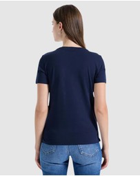 GUESS - Love Triangle Pearls Short Sleeve T-Shirt