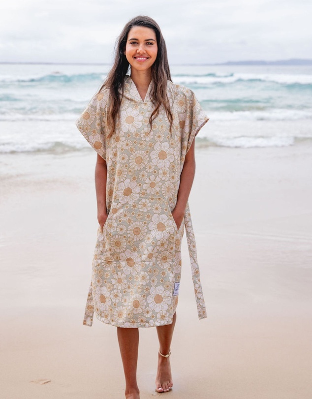 Sky Gazer - Poncho- Casuarina