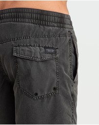 Volcom - Mens Center 17