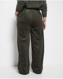 Commonry - Madelyn Pant