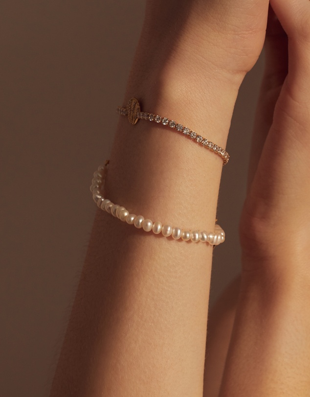 Wanderlust + Co - Beaded Pearl Gold Bracelet
