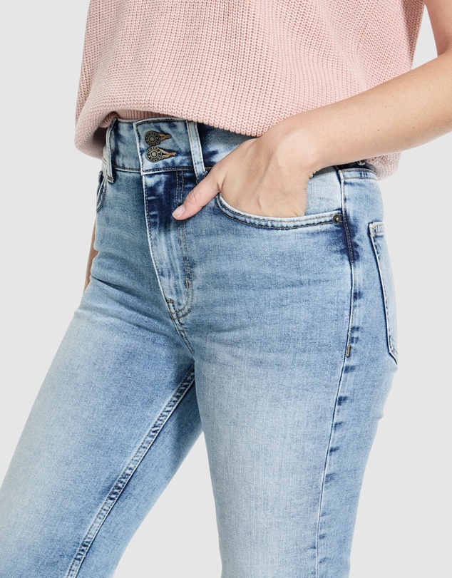 GUESS Jeans - GUESS JEANS High-Rise Capri Straight Leg Jeans