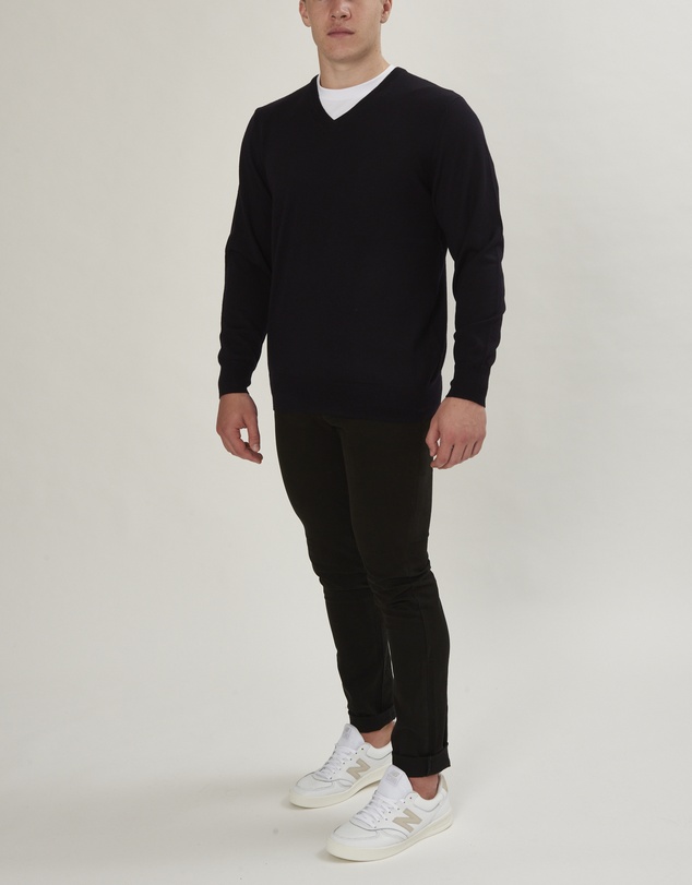 3 Wise Men - 3 Wise Men Fisher V Neck Merino Knit - Navy