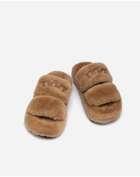 Ozwear Connection Uggs - Ugg Signature Shearling Slippers