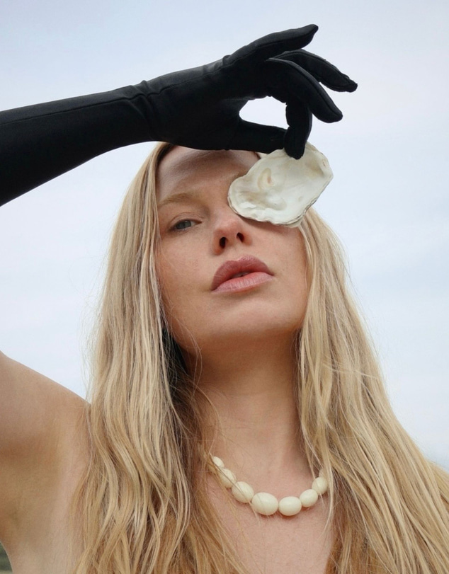 HOUSE OF SLANI - The white Isola beaded necklace
