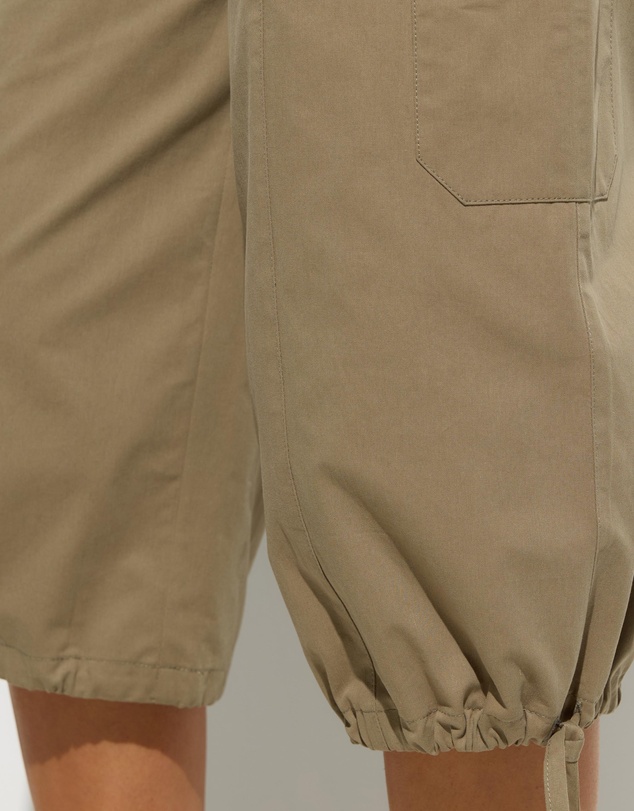 Dazie - Cara Low Rise Cargo Capris