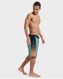 Quiksilver - Mens Surfsilk Holmes 20