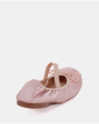 Miss Sofie - Medina Flats