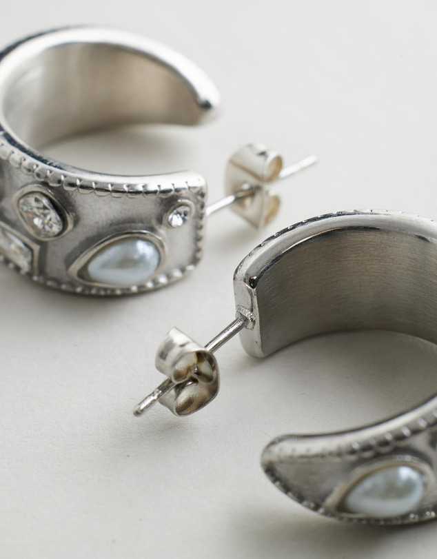 Moira Hughes - The White Label - The Jordan Hoops