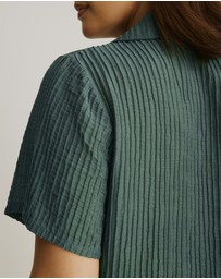 Atmos&Here Curvy - Calista Plisse Shirt