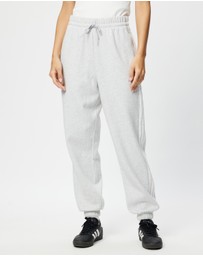 adidas Sportswear - Essentials 3-Stripes Fleece Loose-Fit Pants