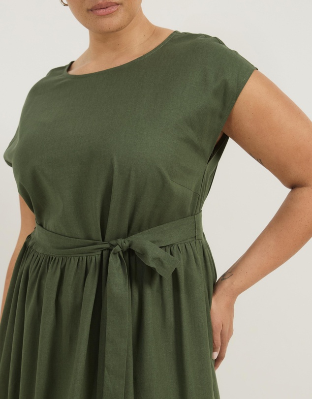 Atmos&Here Curvy - Marnie Linen Blend Maxi Dress With Flutter Sleeve And Tie