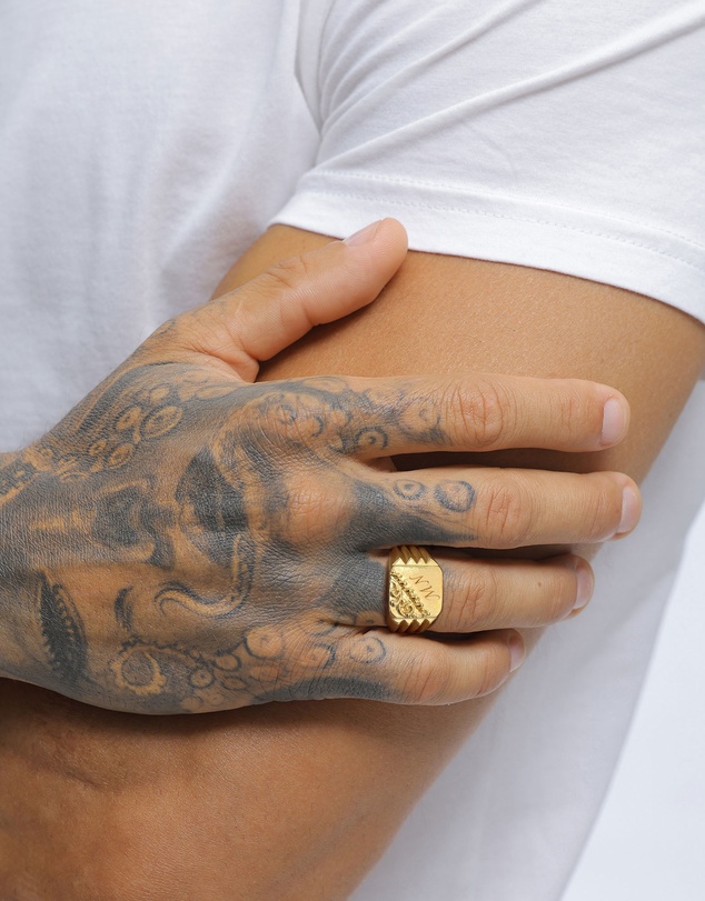 Kuzzoi - ICONIC EXCLUSIVE - Artisan Floral Scroll Signet Ring in Gold-Plated Silver