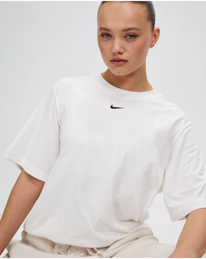 Nike - Sportswear Woman's Essential T-Shirt