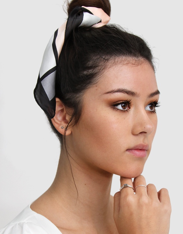 Belle & Bloom - New Yorker Fashion Scarf