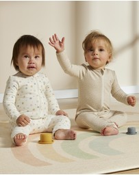 Grow Kindly - Light Zippee Baby Romper in Rainbow Dreaming (0.2 TOG)