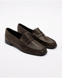 AERE - Classic Leather Loafers