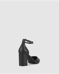 Verali - Eli Closed Toe Block Heels
