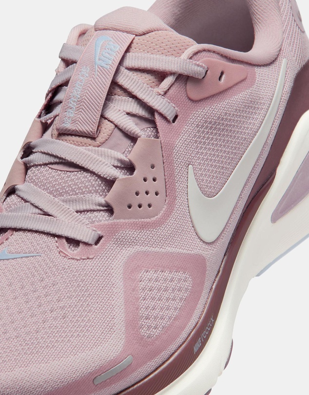Nike - Structure 26 - Women's