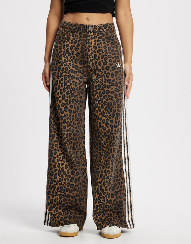 adidas Originals - Originals Denim Loose Pants in Leopard