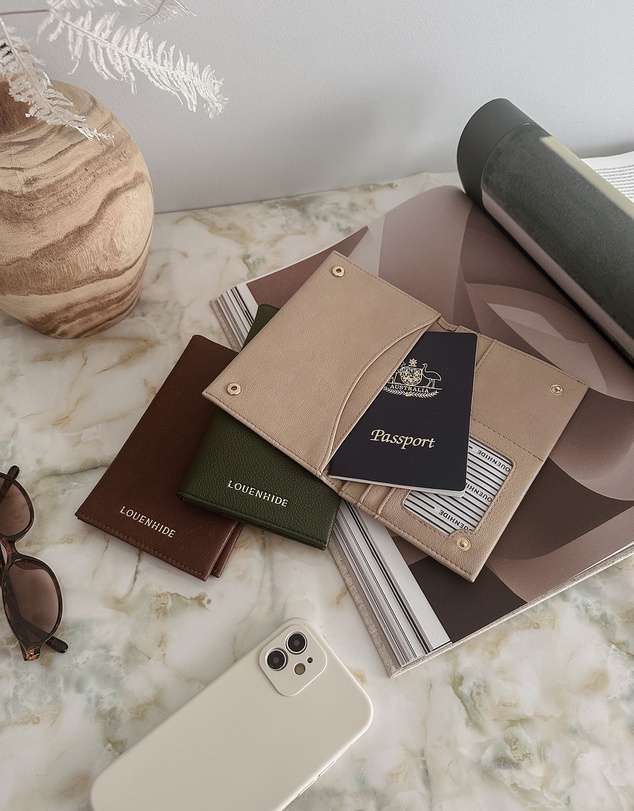 Louenhide - Venice Passport Holder