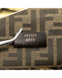 Pre-Loved by Azura Reborn - Pre-Loved fendi Elegant Kisslock Clutch with Detachable Shoulder Strap for Versatile Carry
