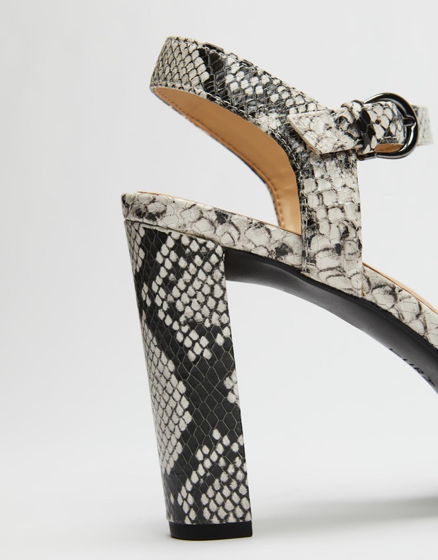 Naturalizer - Mia Heeled Sandal - Black/White