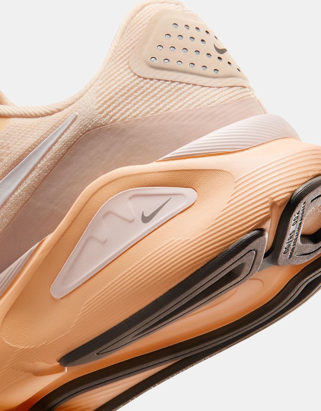 Nike - Structure 26 - Women's