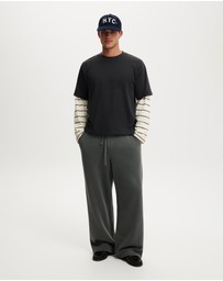 Cotton On - Super Baggy Track Pant
