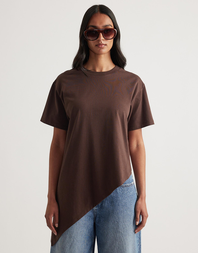Decjuba - Kirsten Asymmetric Hem Tee