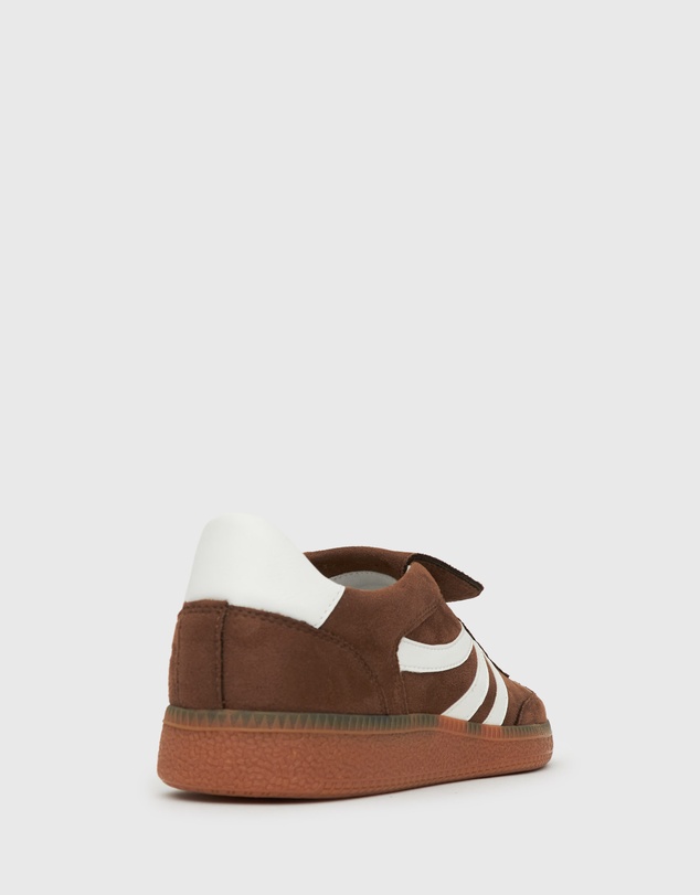 Betts - Wider Fit Butterscotch Low-Top Lace-Up Sneakers