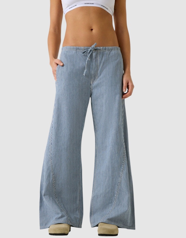 GUESS Jeans - GUESS JEANS Low-Rise Jogger Twisted Extrawide Jeans