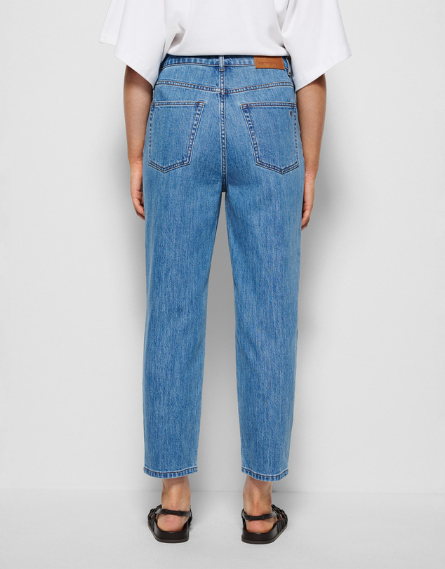Commonry - The High Rise Crop Girlfriend Jean