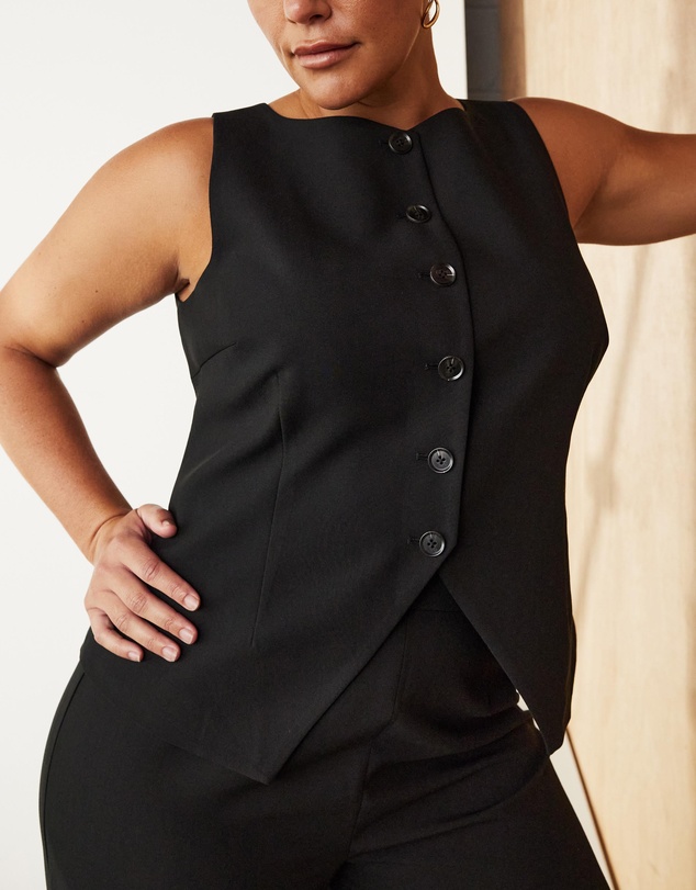 Atmos&Here Curvy - Lottee Scoop Neck Vest