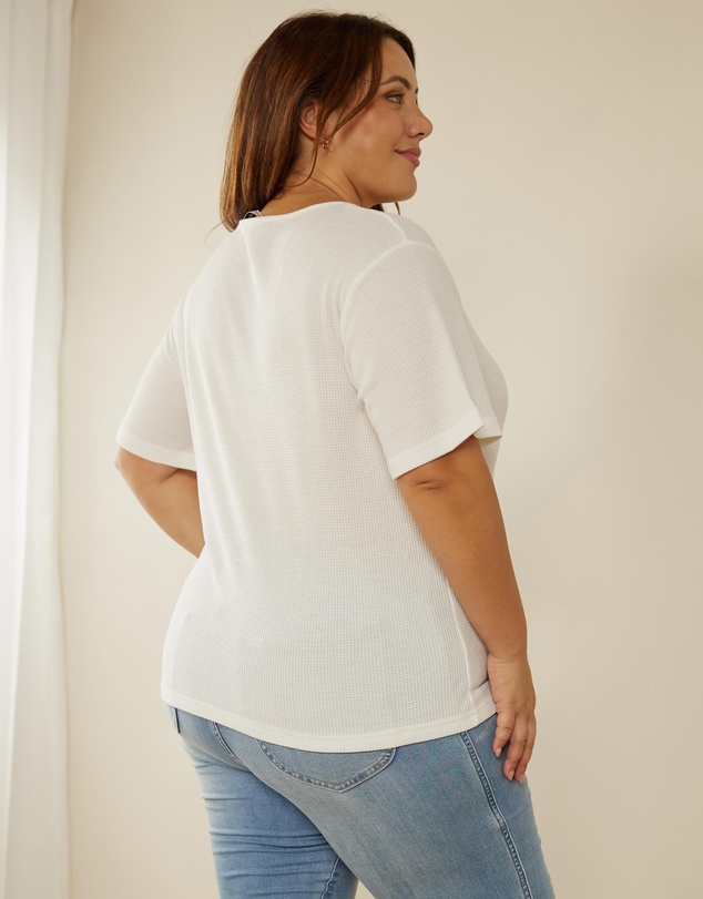 Atmos&Here Curvy - Sasha Waffle V-Neck Tee