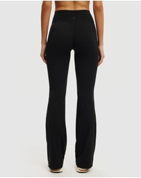Cotton On Body Active - Ultra Luxe Invisble Scrunch Flare Pants