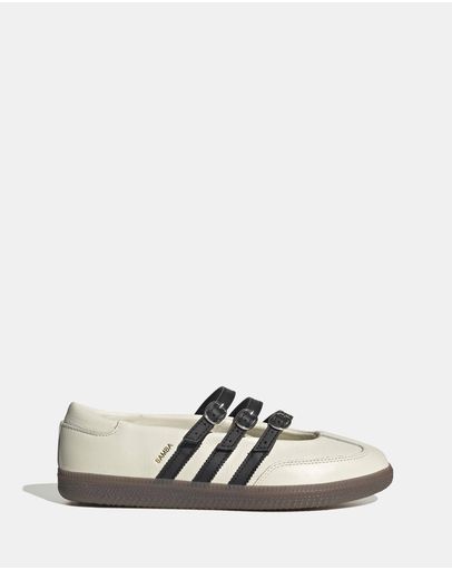 Off White, Core Black & Gum 5