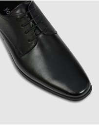 yd. - Richie Textured Shoe