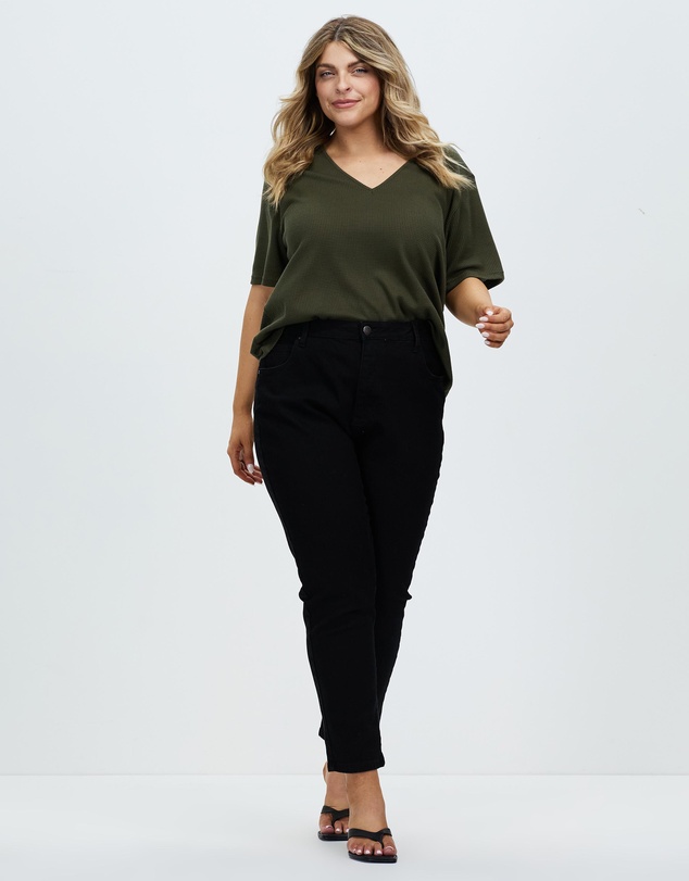 Atmos&Here Curvy - Sasha Waffle V-Neck Tee