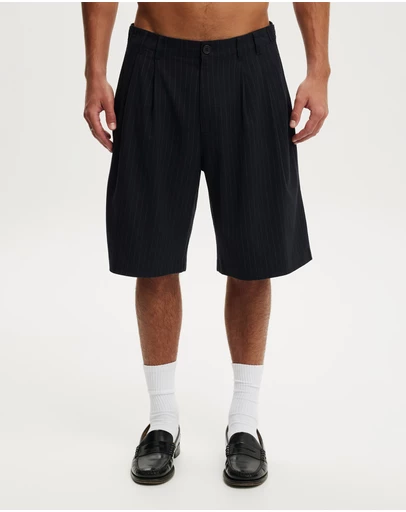 Cotton On - Super Baggy Pleated Short